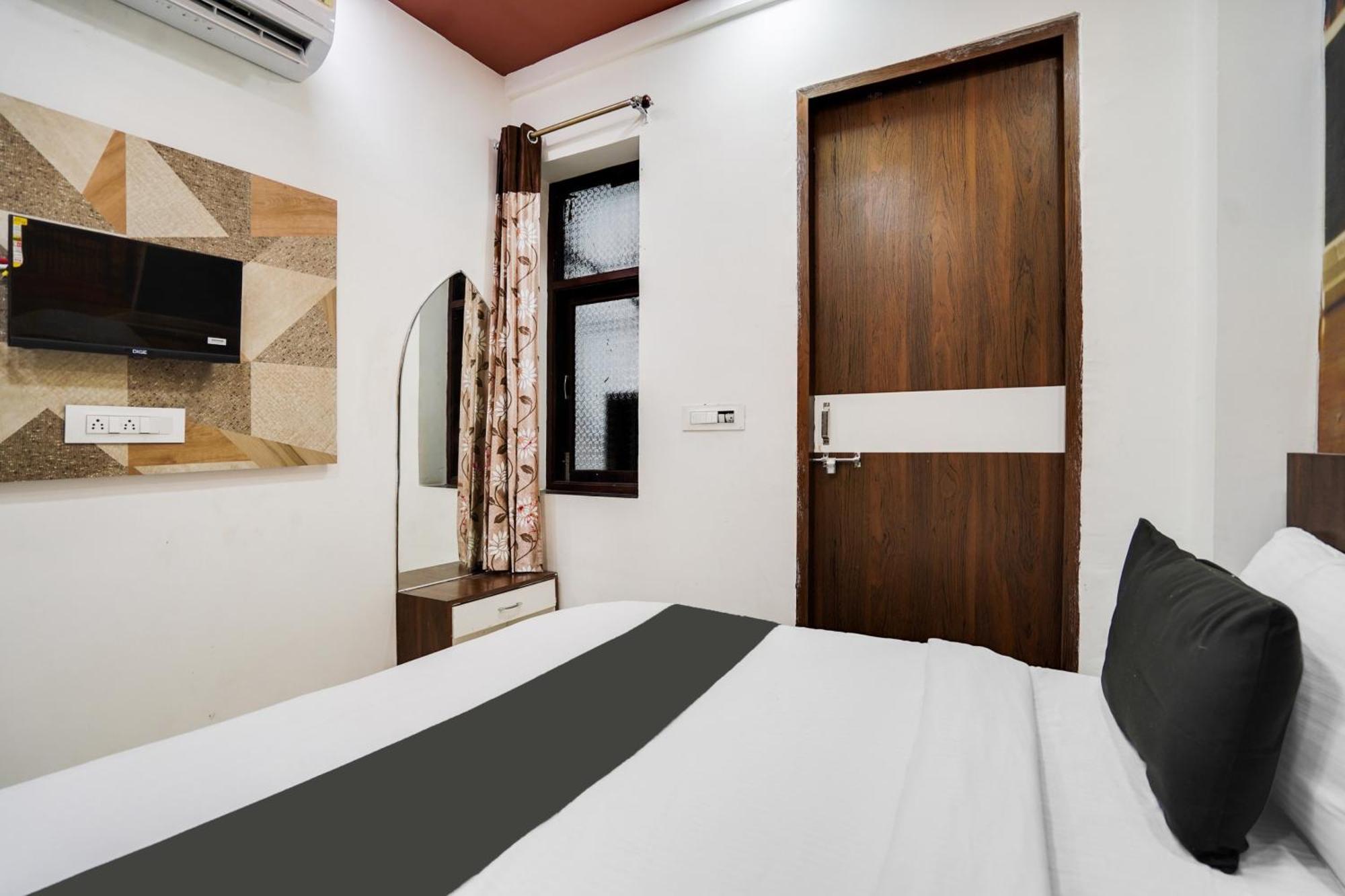 Super Oyo Hotel O Sky Wings Аджмер Экстерьер фото